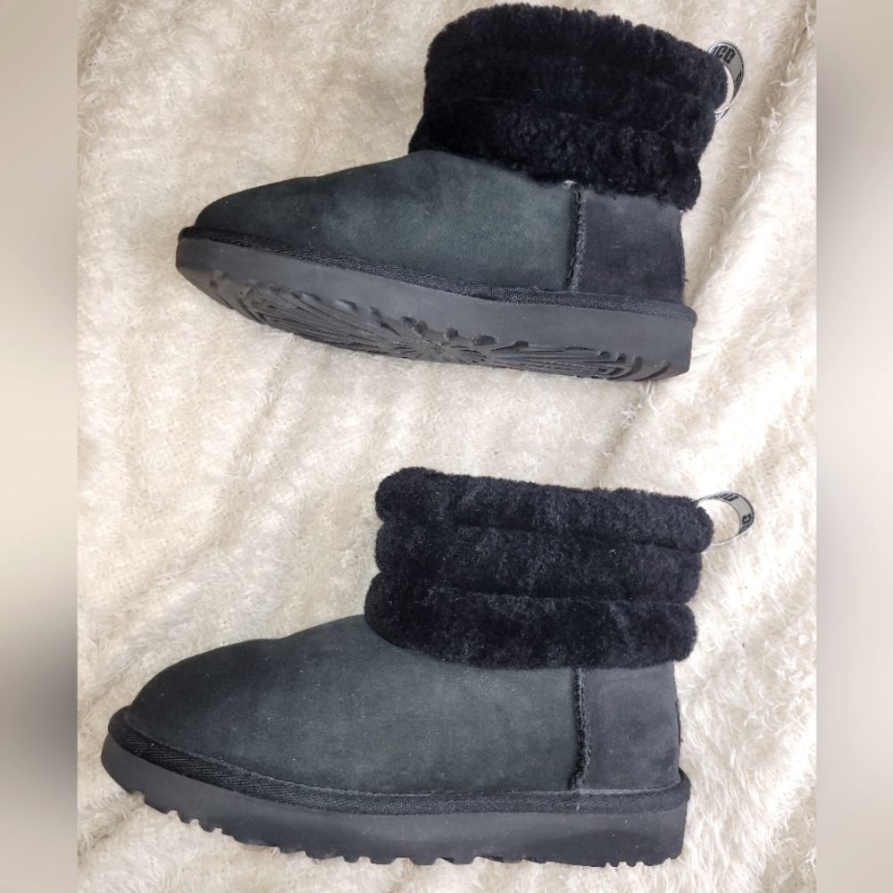 CLEARANCE UGG Fluff Mini Quilted Boot; Black, sz 5.